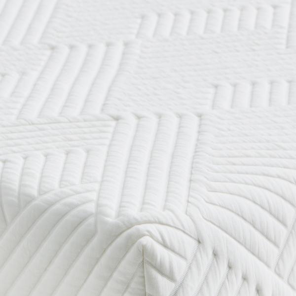 Embark 14" CoolSync™ Mattress detailed corner 